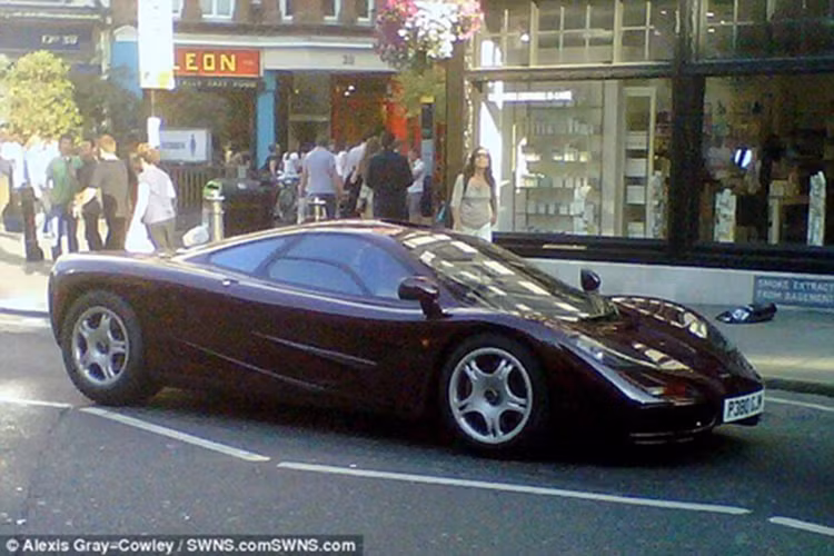 Một vụ tai nạn nghiêm trọng hơn nhiều đã xảy ra vào năm 2011. Atkinson đâm vào một cái cây và một biển báo giao thông, khiến chiếc xe bốc cháy và phải sửa chữa với số tiền lên tới 1 triệu USD. Ngay cả khi đã qua vài lần va chạm, chiếc McLaren F1 vẫn được định giá lên tới 12,2 triệu USD khi bán lại vào năm 2015.