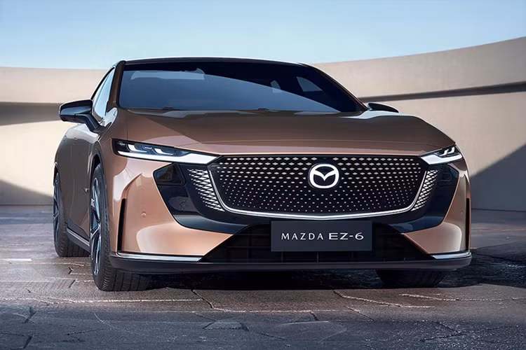 Đáng tiếc là giá xe Mazda 6e 2025 tại thị trường Thái Lan vẫn còn là ẩn số. Chỉ biết rằng, xe sẽ được bán tại Thái Lan dưới dạng nhập khẩu nguyên chiếc từ Trung Quốc. Hiện chưa rõ liệu Mazda 6e có được lên kế hoạch bán ở Việt Nam để thay thế Mazda6 hay không.