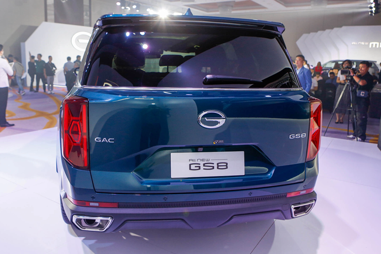 Theo đó, GAC M6 Pro được hãng tặng đồng hồ thông minh chính hãng ở bản 1.5T GL cao cấp nhất. Với GAC M8, hãng tặng 20 triệu đồng tiền mặt, 1 năm bảo hiểm vật chất hoặc quy đổi tiền mặt cho bản 2.0T GL Master. Trong khi đó, khách hàng mua M8 bản 2.0T GT Master được tặng 1 năm bảo hiểm vật chất hoặc quy đổi tiền mặt.