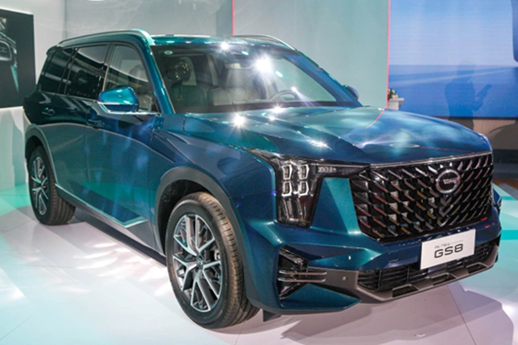 Mức giá xe GAC GS8 cho 2 phiên bản 2WD GL và 2WD GT với mức bán lần lượt 1,269 tỷ và 1,369 tỷ đồng. Với chương trình ưu đãi 100% lệ phí trước bạ của hãng, khách hàng mua GAC GS8 sẽ tiết kiệm được số tiền từ 127 - 164 triệu đồng. Ngoài GS8, hãng GAC còn ưu đãi cho 2 mẫu xe khác ở thị trường Việt Nam là M6 Pro và M8.