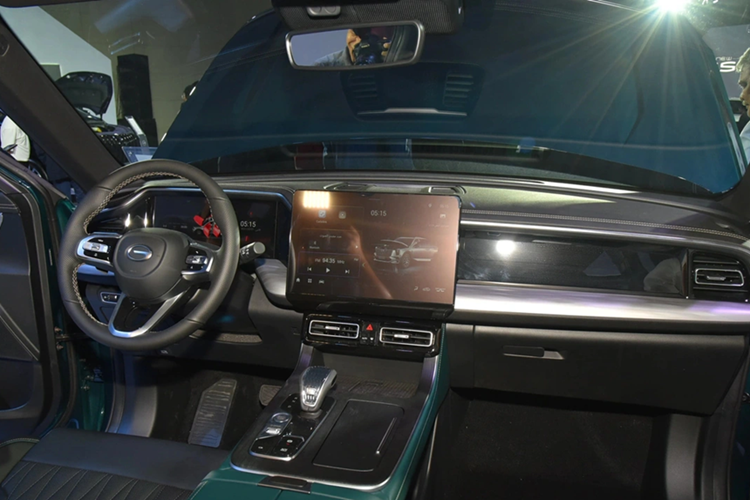 Với mức ưu đãi kể trên, mẫu xe SUV GAC GS8 được khuyến mại sâu đậm nhất trong phân khúc SUV hạng D tại Việt Nam. Ngoài mẫu xe Trung Quốc này, Kia Sorento hiện đang được giảm giá từ 10 - 110 triệu đồng, tùy theo phiên bản. Trong khi đó, Hyundai Santa Fe cũng có chương trình khuyến mại chính hãng trong tháng 4/2025 này.