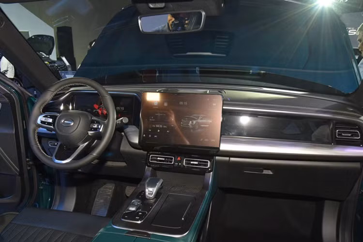 Với mức ưu đãi kể trên, mẫu xe SUV GAC GS8 được khuyến mại sâu đậm nhất trong phân khúc SUV hạng D tại Việt Nam. Ngoài mẫu xe Trung Quốc này, Kia Sorento hiện đang được giảm giá từ 10 - 110 triệu đồng, tùy theo phiên bản. Trong khi đó, Hyundai Santa Fe cũng có chương trình khuyến mại chính hãng trong tháng 4/2025 này.