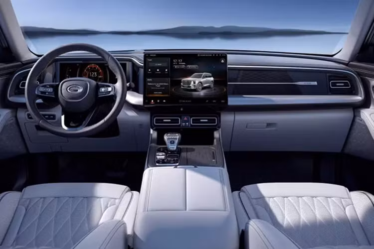 Ra mắt thị trường Việt Nam vào cuối năm 2024, GAC GS8 là mẫu SUV sở hữu thiết kế khá bắt mắt với cụm lưới tản nhiệt mạ crôm cỡ lớn hình chữ V, hệ thống đèn pha “Đôi mắt của kẻ chinh phục”, mâm hợp kim đa chấu 19 inch hoặc 20 inch và đèn hậu được lấy cảm hứng thiết kế từ cây cầu vượt biển.