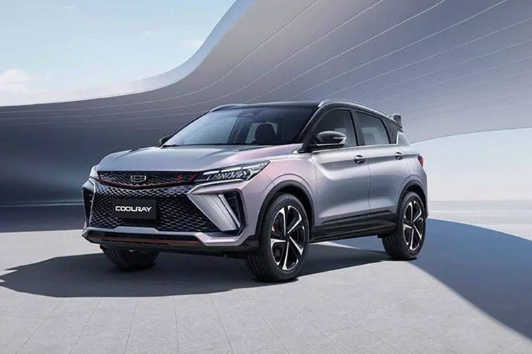  Geely Coolray Geely Coolray dự kiến được mang về Việt Nam từ đầu năm nay, định vị trong nhóm SUV cỡ B/B+. Xe có kích thước dài x rộng x cao lần lượt là 4.330 x 1.800 x 1.609 mm, chiều dài cơ sở 2.600 mm.