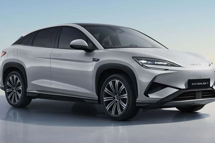  BYD Sealion 6 Theo nguồn tin, Sealion 6 là mẫu xe tiếp theo được mang về Việt Nam trong năm nay, bổ sung vào dải sản phẩm của BYD. Trước đó, thông tin về nhãn năng lượng của mẫu SUV của Trung Quốc này đã được công bố trên trang của Cục Đăng kiểm.