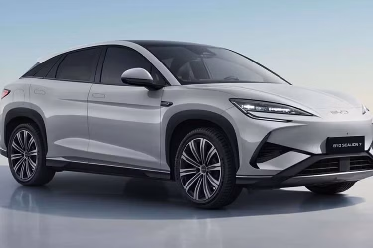  BYD Sealion 6 Theo nguồn tin, Sealion 6 là mẫu xe tiếp theo được mang về Việt Nam trong năm nay, bổ sung vào dải sản phẩm của BYD. Trước đó, thông tin về nhãn năng lượng của mẫu SUV của Trung Quốc này đã được công bố trên trang của Cục Đăng kiểm.