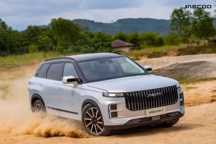 Các đại lý của Omoda - Jaecoo đã bắt đầu thông báo nhận đặt cọc mẫu SUV từ ngày 16/1. Lô xe đầu tiên dự kiến được giao đến tay khách hàng trước dịp Tết.