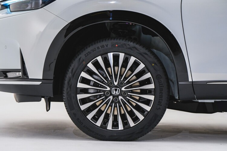 Nội thất Honda e:N1 hiện đại và nhiều công nghệ, màn hình. Ấn tượng ban đầu chính là màn hình thông tin giải trí cảm ứng lớn 15,1 inch đặt dọc ở giữa xe. Đât sẽ nơi bao quát các chức năng của xe gồm hệ thống giải trí, liên lạc, điều hòa...