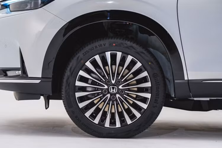 Nội thất Honda e:N1 hiện đại và nhiều công nghệ, màn hình. Ấn tượng ban đầu chính là màn hình thông tin giải trí cảm ứng lớn 15,1 inch đặt dọc ở giữa xe. Đât sẽ nơi bao quát các chức năng của xe gồm hệ thống giải trí, liên lạc, điều hòa...