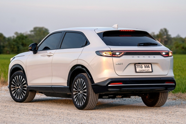 Honda e:N1 sử dụng pin Lithium-ion Ternary 68,8 kWh. Quãng đường tối đa cho mỗi lần sạc là 500 km theo tiêu chuẩn NEDC (412 km theo tiêu chuẩn WLTP). Xe hỗ trợ sạc nhanh DC từ 10% - 80% chỉ trong 40 phút và sạc AC 7kW, hoàn thành trong 6 giờ.