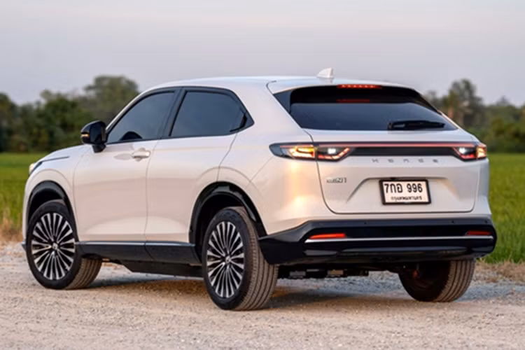 Honda e:N1 sử dụng pin Lithium-ion Ternary 68,8 kWh. Quãng đường tối đa cho mỗi lần sạc là 500 km theo tiêu chuẩn NEDC (412 km theo tiêu chuẩn WLTP). Xe hỗ trợ sạc nhanh DC từ 10% - 80% chỉ trong 40 phút và sạc AC 7kW, hoàn thành trong 6 giờ.