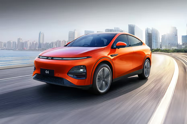 Xpeng G6 2025 được trang bị “pin AI” sạc siêu nhanh 5C. Mẫu SUV điện này chỉ mất 12 phút để sạc từ 10% đến 80% và 10 phút sạc xe có thể đi được quãng đường 450 km. Trong điều kiện cực lạnh -30℃, xe chỉ mất 15 phút 20 giây để sạc từ 10% đến 80%.