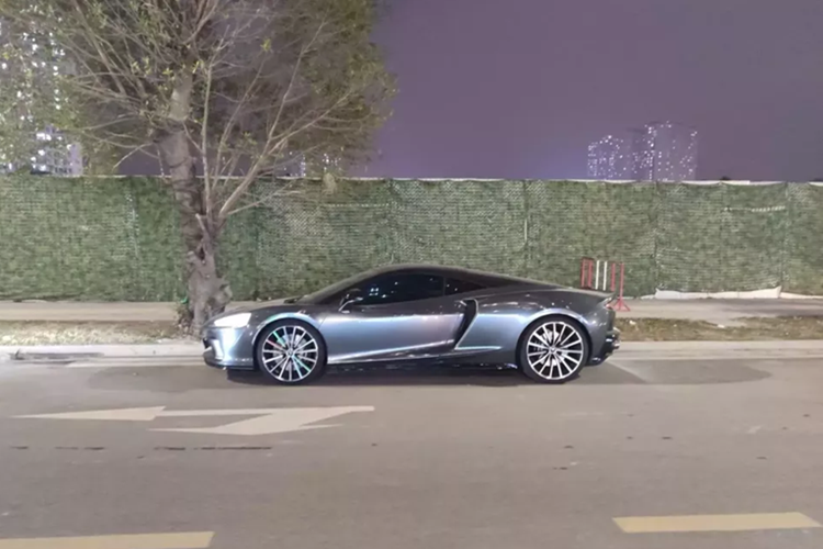 Sau đó chiếc siêu xe McLaren GT quay về lại showroom ở Tp.HCM và nằm chờ khách vài tháng, trước khi được 1 người chơi xe tại Hà Nội bay vào Nam xem mắt, sau đó mua về, ra biển số 30M, và hiện đã lăn bánh trên các con đường ở Thủ Đô.