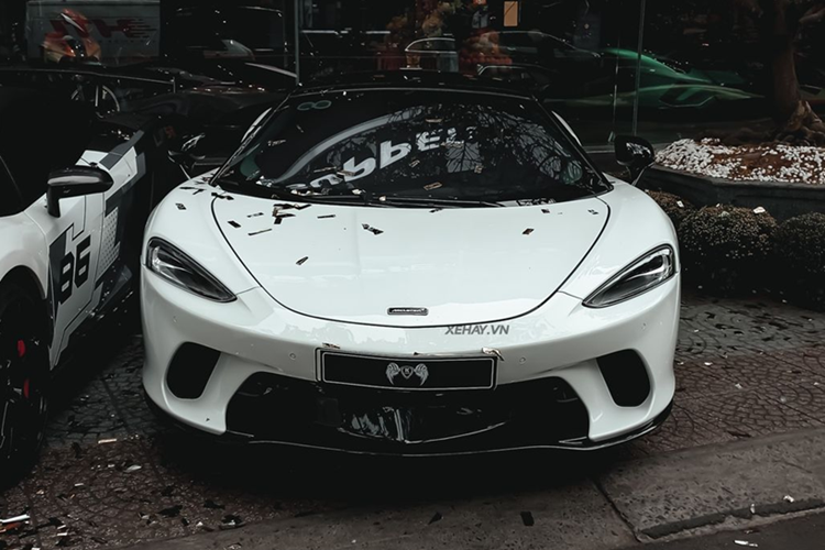 Sức mạnh của siêu xe McLaren GT đến từ khối động cơ V8, tăng áp kép, dung tích 4.0 lít mới, sản sinh công suất tối đa 620 mã lực và mô-men xoắn cực đại 630 Nm ở dải vòng tua máy từ 5.500 đến 6.500 vòng/phút.