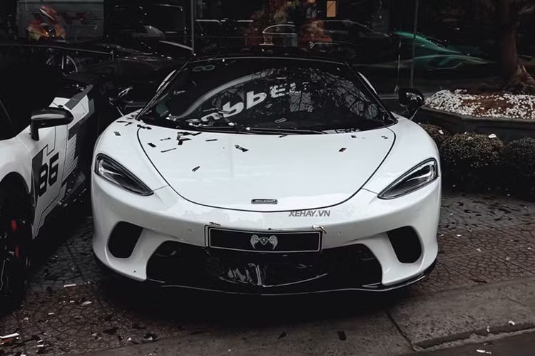 Sức mạnh của siêu xe McLaren GT đến từ khối động cơ V8, tăng áp kép, dung tích 4.0 lít mới, sản sinh công suất tối đa 620 mã lực và mô-men xoắn cực đại 630 Nm ở dải vòng tua máy từ 5.500 đến 6.500 vòng/phút.