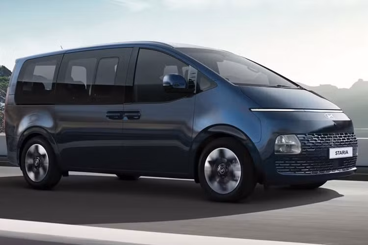 Mẫu xe MPV điện Hyundai Staria 2025 là một phần trong những chiến lược mở rộng danh mục xe điện của Hyundai lên 21 mẫu xe vào năm năm 2030. Bên cạnh đó, công ty Hàn Quốc này cũng đặt mục tiêu đạt doanh số hàng năm hơn 2 triệu xe điện trong tương lai.