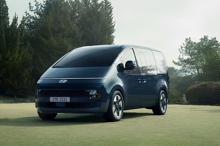 Tính đến hết tháng 11/2024, Hyundai bán được 37.769 chiếc Staria. Năm 2023, doanh số của sản phẩm này đạt 39.780 chiếc, tính cả trong nước và xuất khẩu. Tính cả năm 2024, doanh số của Staria sẽ dự kiến vượt mốc 40.000 chiếc.