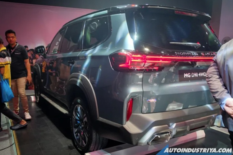 Việc MG được cấp phép cung cấp dòng động cơ diesel tại Philippines từ tháng trước đã mở đường cho màn ra mắt D90. Trên một số thị trường quốc tế, mẫu xe này còn được biết đến với tên gọi MG Gloster, trong khi tại khu vực ASEAN, D90 là tên gọi được sử dụng phổ biến hơn.