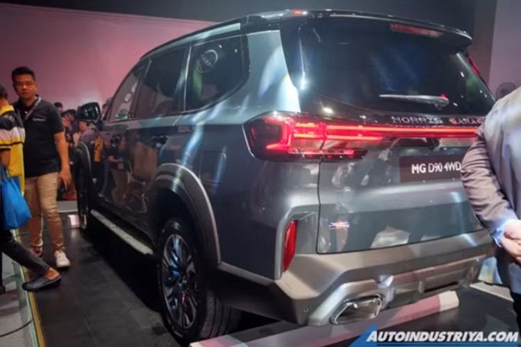 Việc MG được cấp phép cung cấp dòng động cơ diesel tại Philippines từ tháng trước đã mở đường cho màn ra mắt D90. Trên một số thị trường quốc tế, mẫu xe này còn được biết đến với tên gọi MG Gloster, trong khi tại khu vực ASEAN, D90 là tên gọi được sử dụng phổ biến hơn.