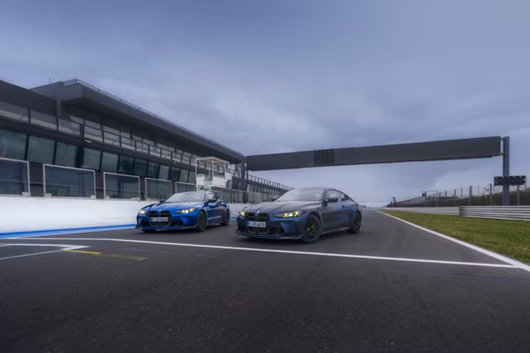  BMW M4 CS Edition VR46 2025 mới được giới thiệu vào tháng 2, đây là phiên bản kỷ niệm sinh nhật lần thứ 46 của Valentino Rossi - tay đua 9 lần vô địch thế giới bộ môn đua mô tô và đang là tay đua chính thức của BMW Motorsport.