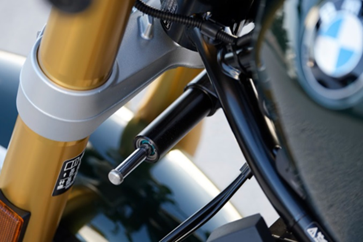 Động cơ có dung tích 1.170 cc, cung cấp công suất tối đa 80 kW (109 hp) tại 7.000 vòng/phút, mô-men xoắn tối đa 115 Nm tại 6.500 vòng/phút. Động cơ được làm mát bằng không khí và dầu. BMW R12 nineT có 3 chế độ lái tiêu chuẩn là "Rain", "Road" và "Dynamic".