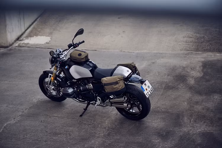 Ông Josef Miritsch - Trưởng Bộ phận động cơ Boxer của BMW Motorrad nhấn mạnh: “Với thiết kế khung xe mới, mẫu xe này sẽ mang đến cho bạn phong cách cổ điển thuần tuý nhưng lại năng động và mạnh mẽ hơn. Hơn thế nữa, động cơ Boxer được làm mát bằng không khí và dầu, được trang bị hộp khí mới lấy cảm hứng từ mẫu HP2 Sport huyền thoại năm 2007, đảm bảo sức mạnh tối ưu cho xe môtô BMW R12 nineT”.