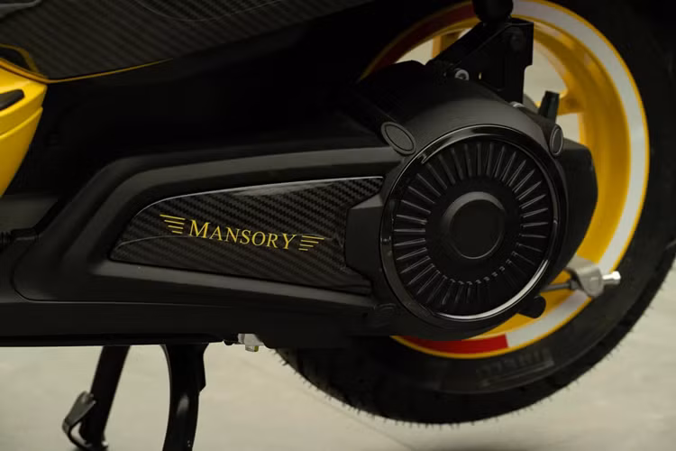 Chưa rõ Mansory thực hiện gói độ Monaco Edition dành cho phiên bản nào của Vespa Primavera Elettrica, nhưng chỉ có 99 xe được thực hiện. Mỗi xe Primavera Elettrica Mansory Monaco Edition sẽ được tặng kèm chiếc mũ 3/4 có các hoạt tiết giống với chiếc xe tay ga điện này.