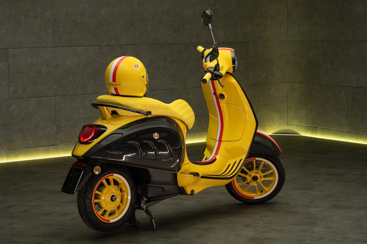Tại Mỹ, mức giá xe Vespa Primavera Elettrica có mức bán ra từ 8.000 USD tương đương 205 triệu đồng. Tại Việt Nam, Primavera Elettrica chưa được công bố mức giá chính hãng, nhưng một số nhận định cho rằng mức giá từ 240-280 triệu đồng.