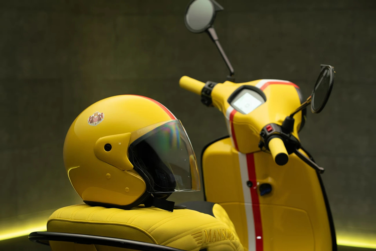 Trong khi đó, bản cao cấp - Primavera Tech Elettrica 70 có công suất tối đa 5,44 mã lực và mô-men xoắn 200 Nm. Bộ pin điện 4,2 kWh, phạm vi di chuyển di chuyển 80 km. Thời gian sạc khoảng 4 tiếng.