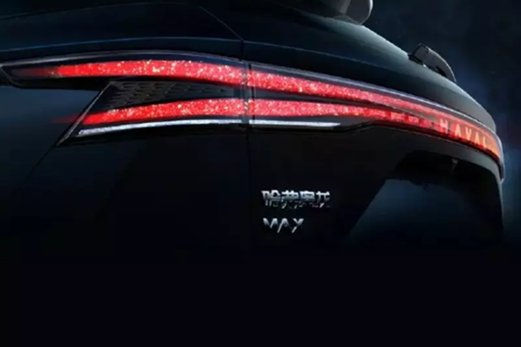 Thông số kỹ thuật cụ thể của động cơ điện và phạm vi hoạt động toàn diện hiện chưa được tiết lộ. Điều đáng nói là GWM đã cân nhắc một loạt tên cho mẫu xe này, bao gồm Tenglong, H7, F7 và Ruilong. Được định vị là một chiếc SUV cỡ trung, Xiaolong Max thế hệ thứ hai có kích thước 4780/1895/1725 mm và chiều dài cơ sở 2810 mm.