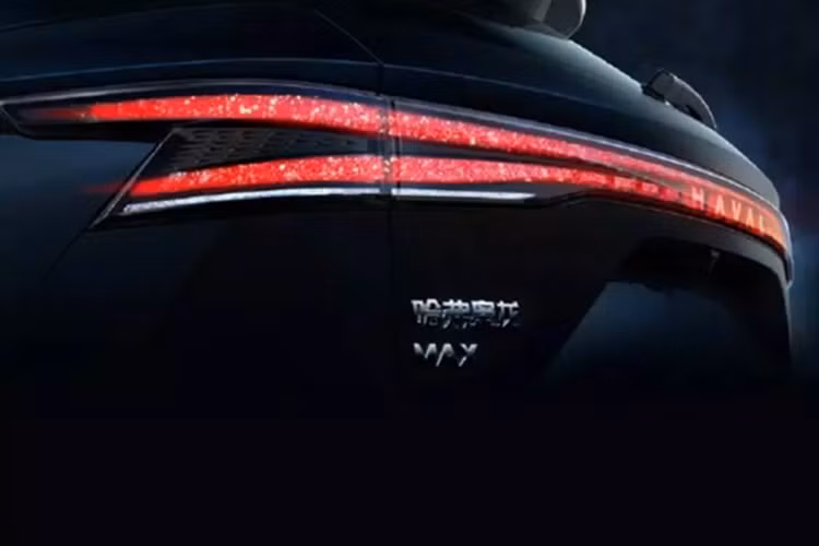 Thông số kỹ thuật cụ thể của động cơ điện và phạm vi hoạt động toàn diện hiện chưa được tiết lộ. Điều đáng nói là GWM đã cân nhắc một loạt tên cho mẫu xe này, bao gồm Tenglong, H7, F7 và Ruilong. Được định vị là một chiếc SUV cỡ trung, Xiaolong Max thế hệ thứ hai có kích thước 4780/1895/1725 mm và chiều dài cơ sở 2810 mm.