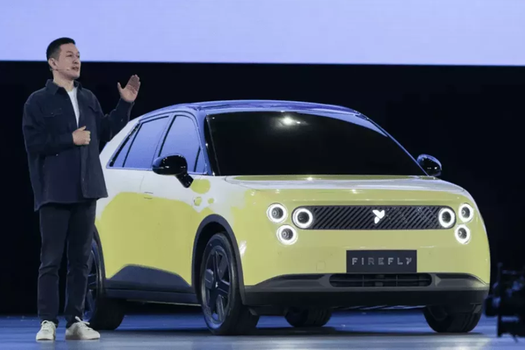 Vào ngày 10/1, Bộ Công nghiệp và Công nghệ thông tin Trung Quốc (MIIT) đã tiết lộ thông số kỹ thuật cốt lõi của xe điện Nio Firefly EV khi nộp đơn xin giấy phép bán hàng. Kiểu dáng bên ngoài của Firefly EV phù hợp với mẫu xe được tiết lộ trong Nio Day 2024, bất chấp một số lời chỉ trích.