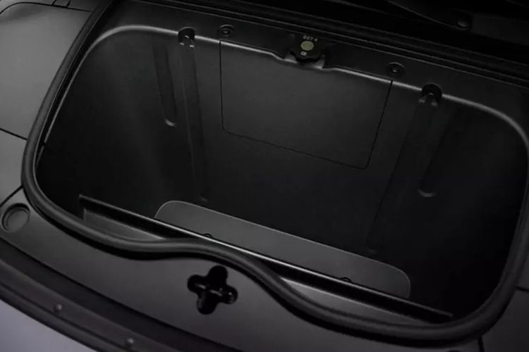 Động cơ điện này được cung cấp năng lượng bởi bộ pin LFP có thể hoán đổi do Sunwoda sản xuất. Dung lượng của nó vẫn chưa được tiết lộ.