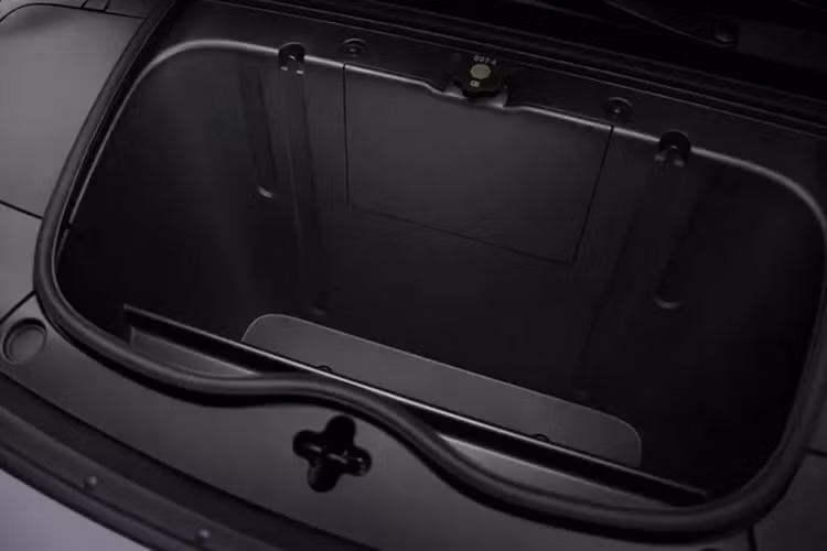 Động cơ điện này được cung cấp năng lượng bởi bộ pin LFP có thể hoán đổi do Sunwoda sản xuất. Dung lượng của nó vẫn chưa được tiết lộ.