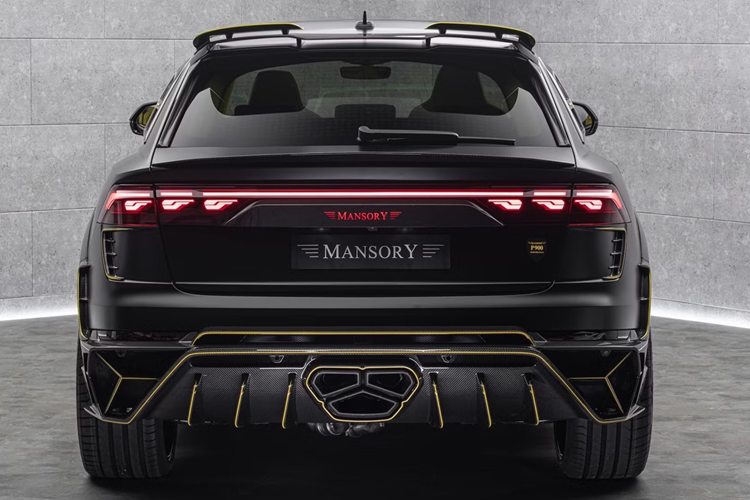 Ngoài ra một số chi tiết trang trí cũng được làm từ carbon. Về mức giá của gói nâng cấp Audi Q8 RS không được Mansory đề cập, nhưng với hàng loạt các trang bị kể trên và nâng cấp hiệu suất động cơ gầm 1.000 mã lực thì chắc chắn gói độ này chỉ dành cho giới "siêu giàu".