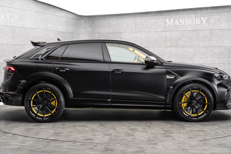 Điều quan trọng là Q8 RS mới của Mansory cũng vượt trội hơn chiếc siêu xe Lamborghini Urus SE, vốn có công suất 789 mã lực và mô-men xoắn 950 Nm với hệ truyền động PHEV (hybrid cắm sạc). Mansory đã áp dụng hàng loạt nâng cấp cho RS Q8 để đạt được những con số khủng khiếp như trên.
