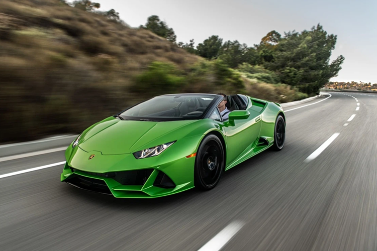 Giá của "siêu bò" dao động 213.104 USD cho tùy chọn nguyên bản và có thể tăng đến 334.695 USD tùy chi tiết cá nhân hóa của chủ xe.