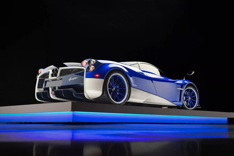 Khối động cơ này sản sinh công suất 730 mã lực tại 5.800 vòng/phút và mô-men xoắn cực đại 1.000 Nm – những con số ấn tượng đối với một chiếc xe chỉ nặng khoảng 1.350 kg. Hiện mức giá của chiếc xe này chưa được tiết lộ