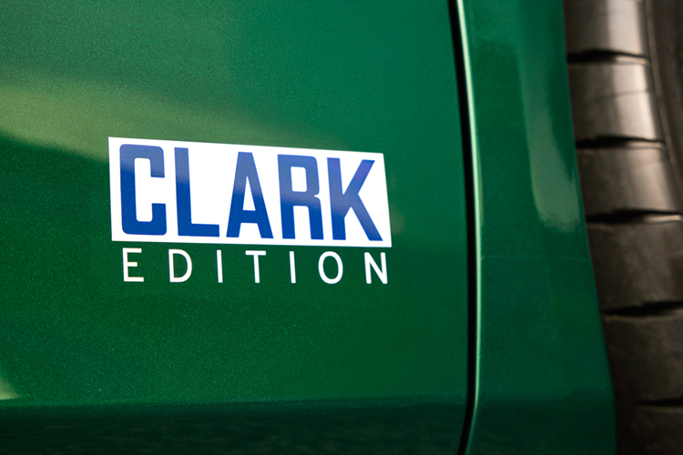 Nội thất toát lên tinh thần thể thao và hoài cổ. Ghế thể thao có lớp hoàn thiện bất đối xứng, gợi nhớ đến những chiếc xe đua Lotus viền đỏ mà Clark lái năm 1965, nhấn mạnh tính chất tập trung vào người lái của Emira Clark Edition. Ghế lái được bọc da đỏ và Alcantara, trong khi ghế hành khách được bọc da đen và Alcantara.