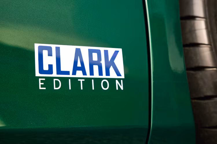 Nội thất toát lên tinh thần thể thao và hoài cổ. Ghế thể thao có lớp hoàn thiện bất đối xứng, gợi nhớ đến những chiếc xe đua Lotus viền đỏ mà Clark lái năm 1965, nhấn mạnh tính chất tập trung vào người lái của Emira Clark Edition. Ghế lái được bọc da đỏ và Alcantara, trong khi ghế hành khách được bọc da đen và Alcantara.