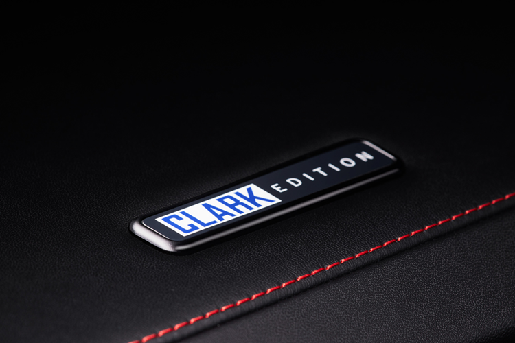 Với Emira Clark Edition, Lotus tri ân một trong những tay đua mang tính biểu tượng nhất trong lịch sử thể thao mô tô.