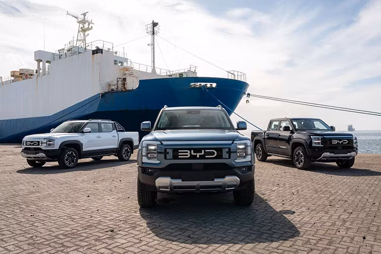 Mức giá xe BYD Shark 6 2025 tại thị trường Philippines với giá bán từ 2.098 triệu PHP (tương đương 36.600 USD, khoảng hơn 836 triệu đồng). Dự đoán, mẫu xe bán tải Trung Quốc này sẽ sớm được ra mắt thị trường Việt Nam.