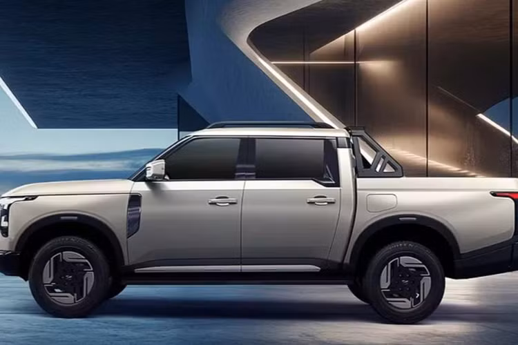 Bên cạnh đó, Nissan Dongfeng cũng đang phát triển phiên bản hybrid của mẫu bán tải này nhằm cạnh tranh với BYD Shark.