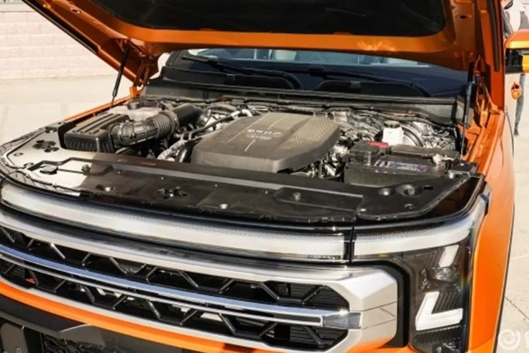 Ở bên trong, Z9 có vô lăng hai chấu với các nút điều khiển màu bạc và cụm đồng hồ kỹ thuật số nhỏ. Màn hình thông tin giải trí cỡ lớn được đặt ở vị trí trung tâm mặt taplo, tích hợp hầu hết các chức năng điều khiến trên xe. Tuy nhiên, xe vẫn giữ lại các nút bấm vật lý dùng để chỉnh điều hòa.