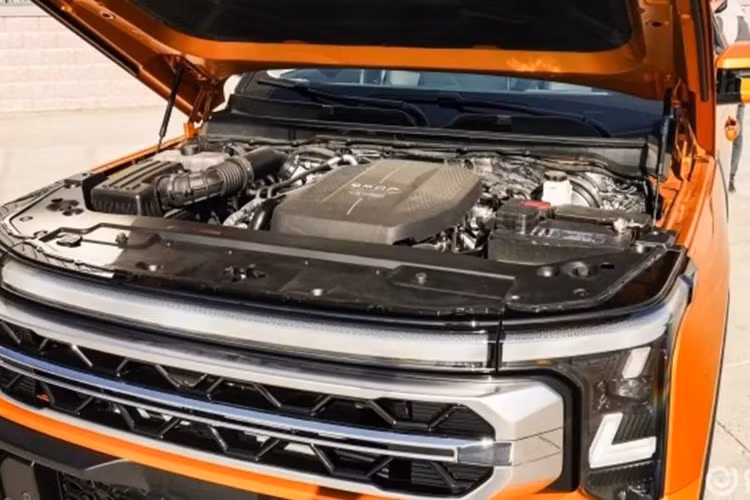 Ở bên trong, Z9 có vô lăng hai chấu với các nút điều khiển màu bạc và cụm đồng hồ kỹ thuật số nhỏ. Màn hình thông tin giải trí cỡ lớn được đặt ở vị trí trung tâm mặt taplo, tích hợp hầu hết các chức năng điều khiến trên xe. Tuy nhiên, xe vẫn giữ lại các nút bấm vật lý dùng để chỉnh điều hòa.