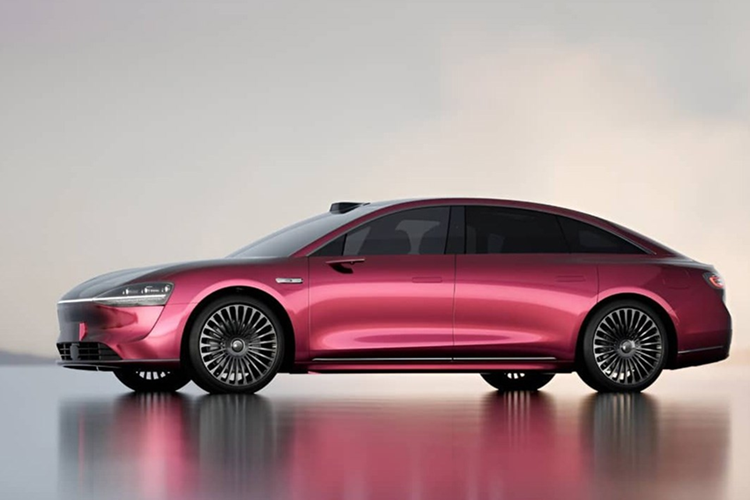 Còn chiếc xe thứ ba dưới thương hiệu Stelato, đó sẽ là một chiếc SUV cỡ lớn. Những chiếc xe này có thể sẽ áp dụng tùy chọn hệ truyền động EREV. Stelato S9 là một chiếc sedan lớn với kích thước 5160/1987/1486 mm và chiều dài cơ sở 3050 mm.