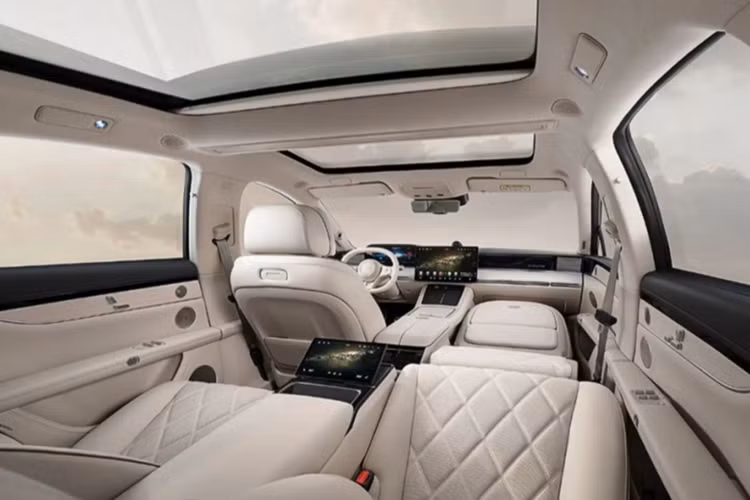 BJ60 Thunder có một pin NMC ba thành phần duy nhất cho công suất 40,3 kWh. Bộ pin này truyền năng lượng đến hai động cơ điện. Động cơ điện phía trước tạo ra công suất 205 mã lực và động cơ phía sau có công suất cực đại là 250 kW (335 mã lực). Trước đó đã đề cập rằng Stelato S9 Estate sẽ trở thành mẫu xe thứ hai của thương hiệu.