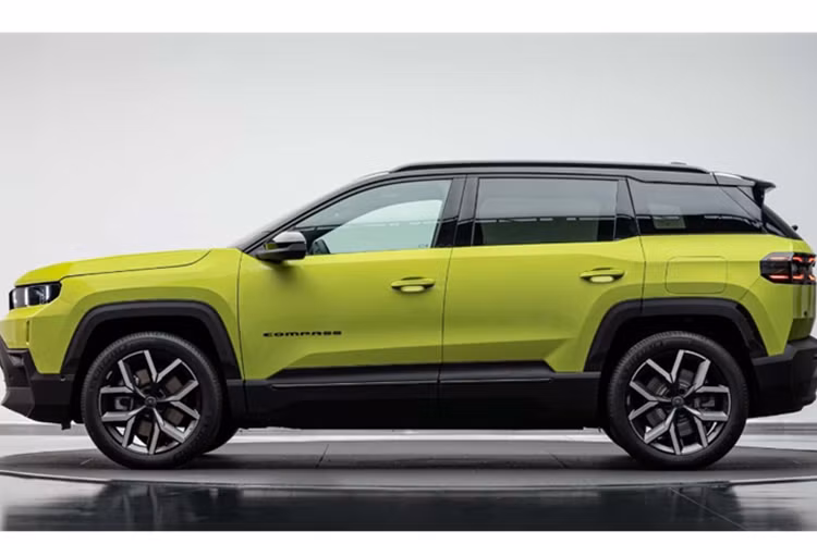 Về tổng thể, mẫu xe SUV Jeep Compass 2026 vẫn giữ lại một số chi tiết mang tính nhận diện như lưới tản nhiệt 8 khe đặc trưng, tuy nhiên, các chi tiết đều đã được làm mới. Xe có cụm đèn pha mảnh hơn, nằm ngang hai bên đầu xe, kết hợp cùng dải đèn hậu hình chữ X nối liền qua logo Jeep phát sáng tạo thành điểm nhấn thị giác ấn tượng.