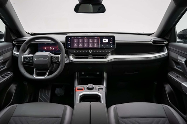 Compass 2026 vẫn giữ bản sắc của thương hiệu Jeep khi nói đến khả năng vượt địa hình. Xe có khoảng sáng gầm tối đa 20 cm, góc tiếp cận 20 độ, góc vượt đỉnh 15 độ và góc thoát 26 độ. Xe có thể lội nước với độ sâu lên đến 47 cm, cho thấy tiềm năng vận hành ấn tượng ngoài đường nhựa.