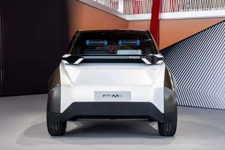 Trong vài năm tới, Toyota dự kiến sẽ tung ra một mẫu xe điện cỡ nhỏ mới với giá dưới 10.000 Euro (khoảng 10.900 USD). Bên cạnh đó, Toyota cũng có thể phát triển thêm các giải pháp di chuyển đô thị tương tự như những mẫu xe được sử dụng trong Thế vận hội Olympic Tokyo 2021 và Paris 2024.